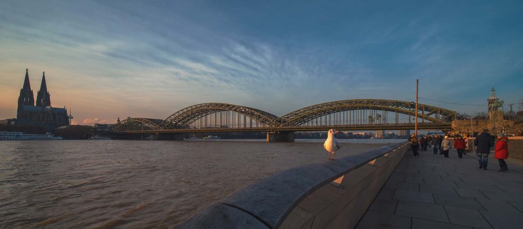 Dom, Rheinufer und Hohenzollern-Brücke in Köln - terramedia gmbh - Wir sind Aliens 